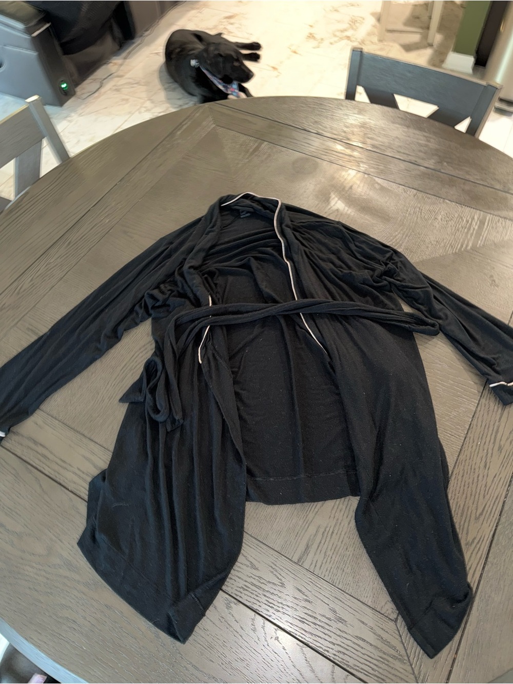 stars above Black Open-Front Wrap Robe with Trim GUC